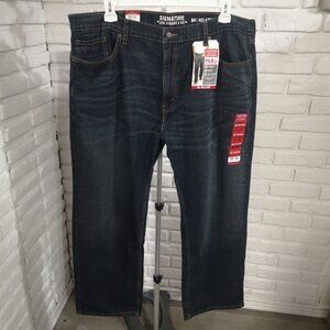 NWT Signature by Levi Strauss Men's Size 42/30 Dark Wash Relaxed Comfort Jeans
